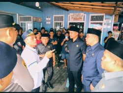 Ketua DPRD dan Bupati Tanbu Temui Penumpang KM Awu Tertahan